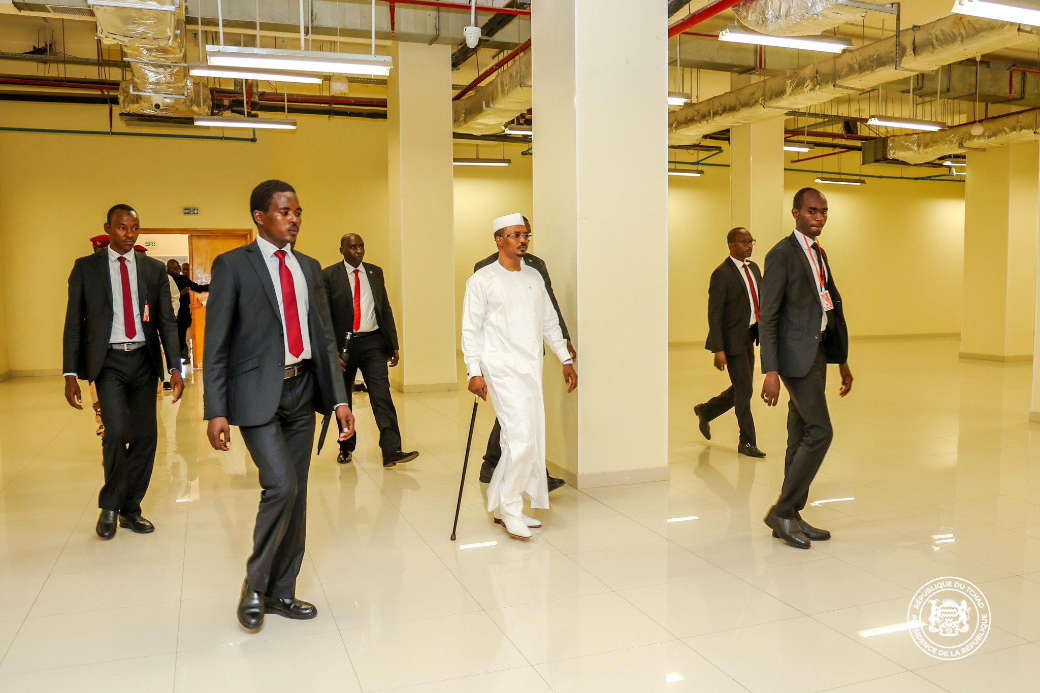 Tchad : le chef de l’Etat inspecte le chantier du Centre commercial de la CNPS