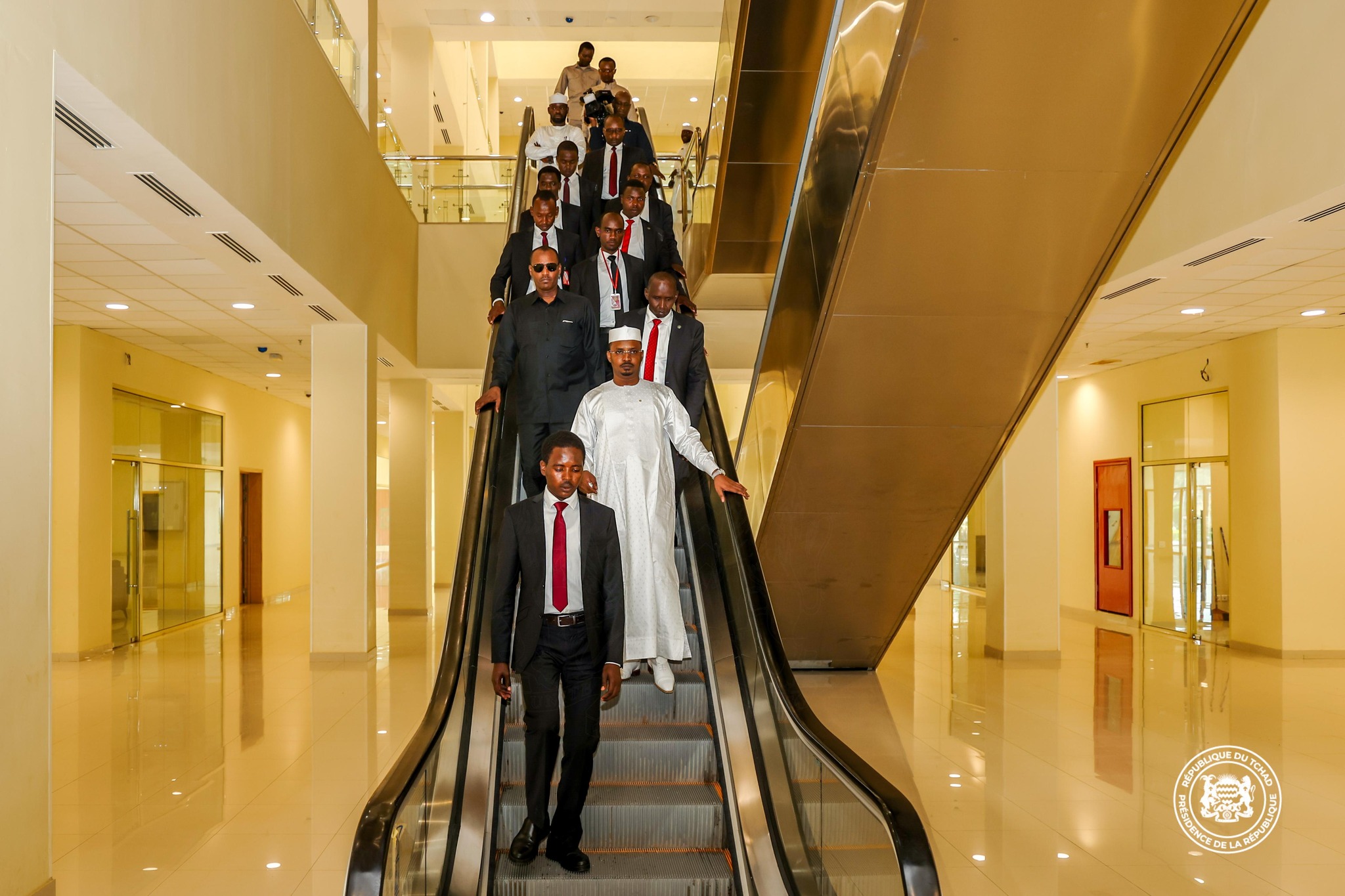 Tchad : le chef de l’Etat inspecte le chantier du Centre commercial de la CNPS