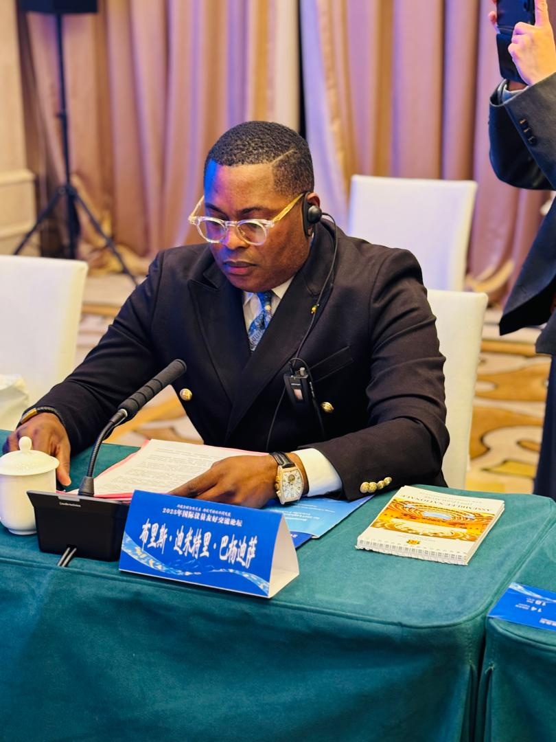 Le député Brice Dimitri Bayendissa, au cours de sa communication