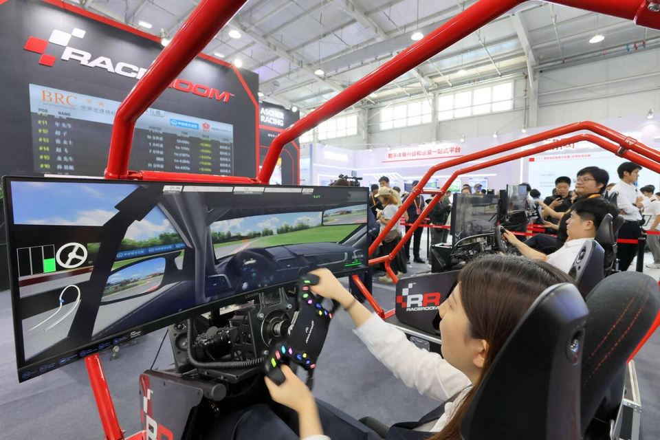 Visitors experience a racing simulator at the 2025 China International Fair for Trade in Services, Sept. 11, 2025. (Photo/Tang Ke)