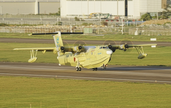 Chine : Le troisième avion amphibie AG600M de série achève avec succès son vol d’essai
