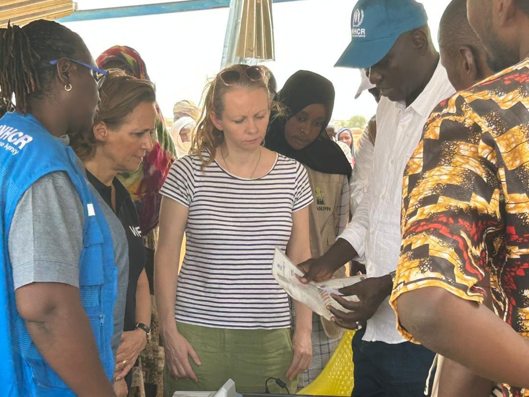 Tchad : L'Ambassadrice britannique en mission à Iriba, souligne l'urgence de l'aide aux réfugiés