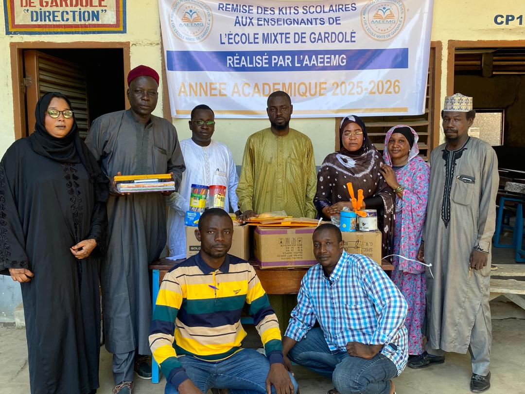 N’Djamena : les anciens élèves de Gardolé offrent du matériel didactique à leur école