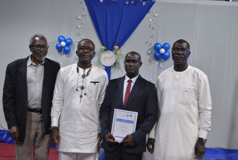 Tchad : Un commissaire divisionnaire de police soutient un mémoire sur le leadership transformationnel et les relations entre la police et les usagers