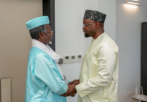 Sénégal : le ministre de l’Enseignement supérieur tchadien reçu par le PM Ousmane Sonko
