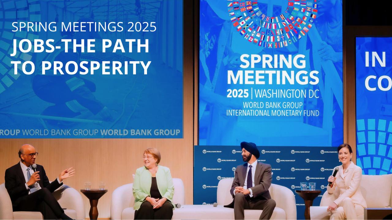 Ajay Banga, président du Groupe de la Banque mondiale, et Kristalina Georgieva, directrice générale du Fonds monétaire international (FMI), lors des réunions de printemps 2025. Photo : Banque mondiale / LinkedIn