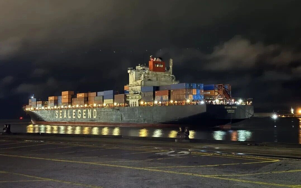Photo shows the "Istanbul Bridge," the first vessel on the China-Europe Arctic container express route. (Photo/Xiang Lianmei)