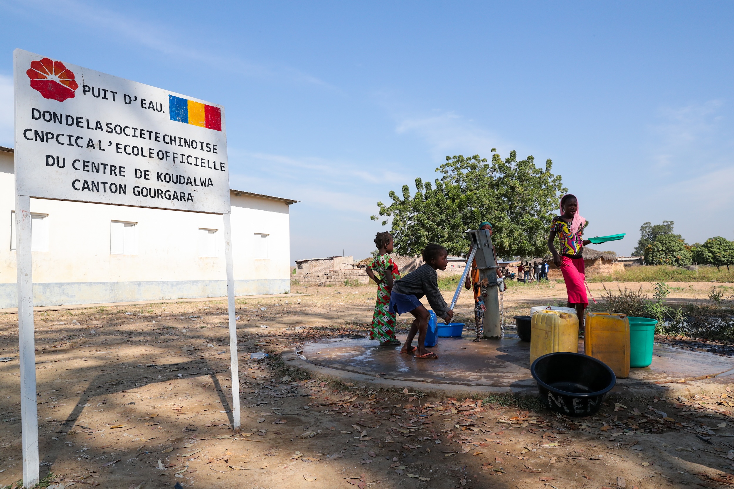 Le puits d’eau offert à l’école primaire centrale de Koudalwa