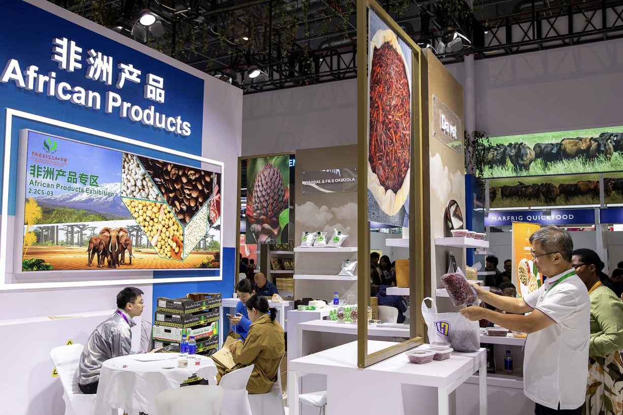Shanghai, Nov. 9, 2024 – African foods and specialty products draw crowds at the 7th CIIE, highlighting the growing presence of African businesses in the Chinese market. [Photo: CFP]