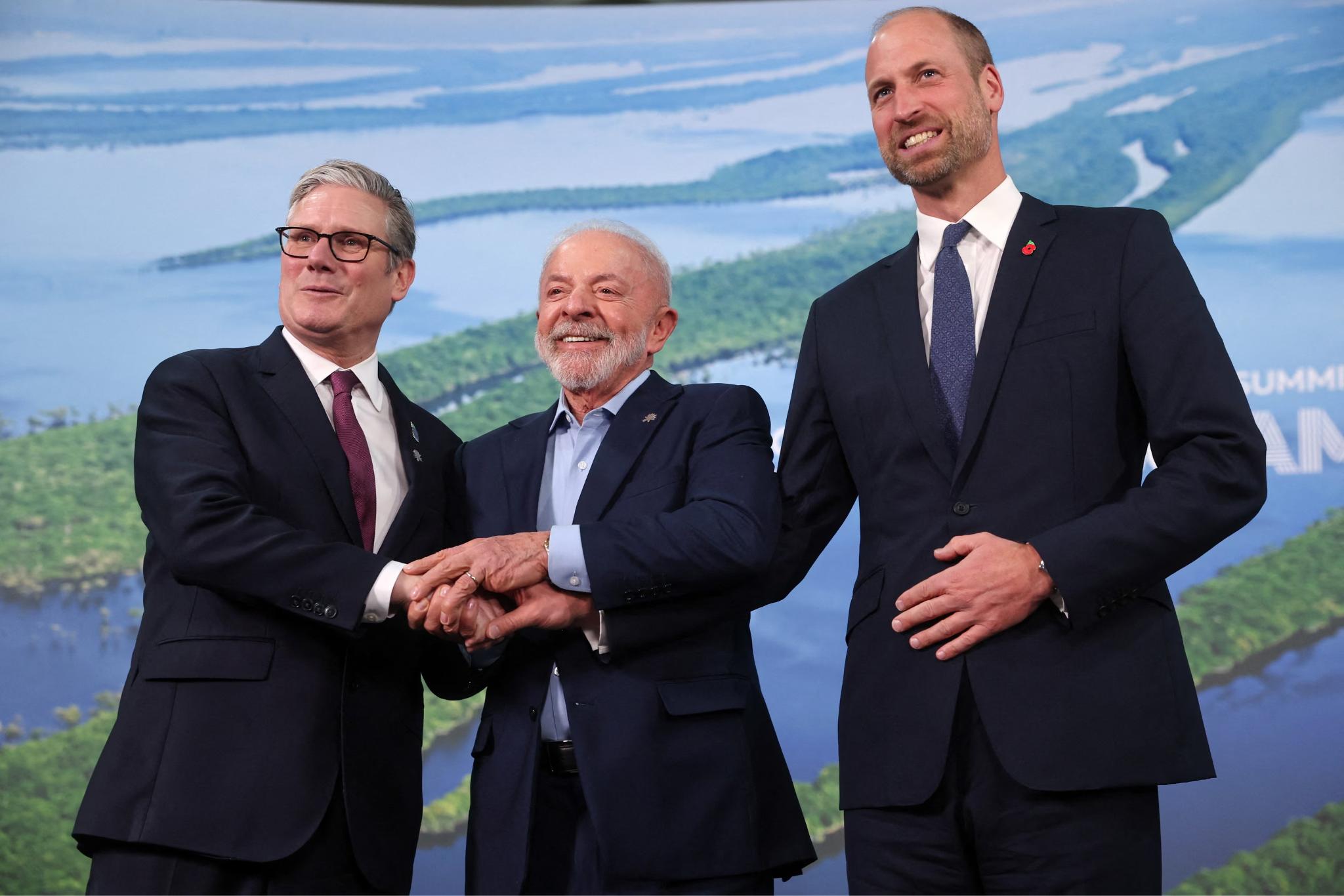 Keir Starmer avec Luiz Inácio Lula da Silva et le prince William en marge du sommet. Photo : Adriano Machado/Reuters