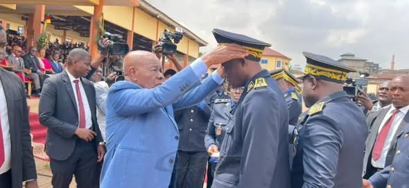 Cameroun : Décoration de 2 332 hauts responsables de la Police Nationale