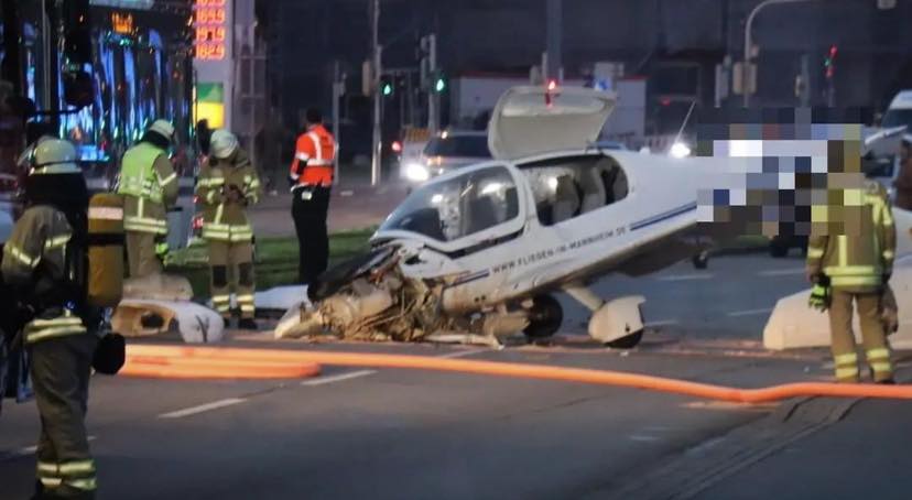 Allemagne : Un avion léger effectue un atterrissage d'urgence en pleine circulation à Mannheim