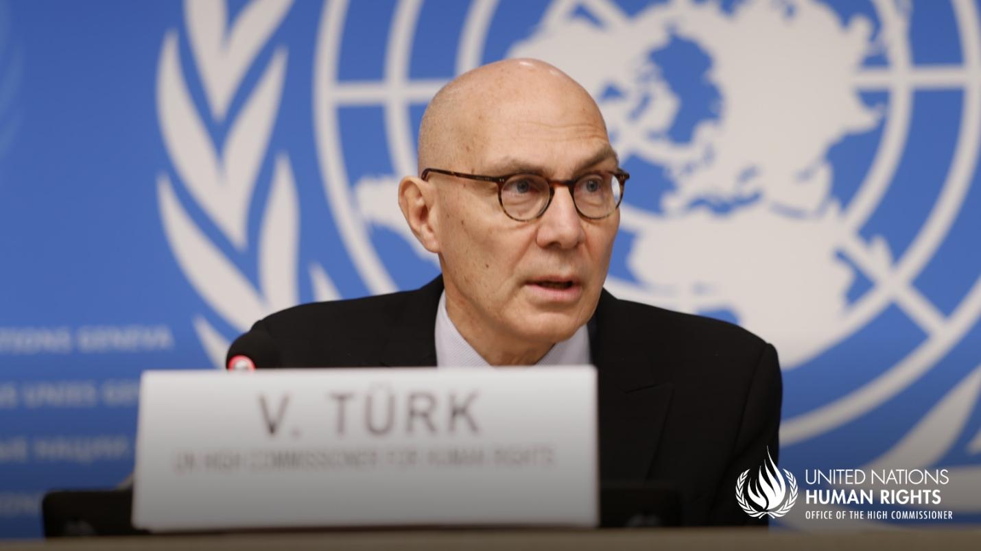 Le Haut-Commissaire des Nations Unies aux droits de l'homme, Volker Turk, a déclaré lors du Sommet RightsX que les droits humains sont menacés, compromis et sous-financés en 2025, mais que, malgré cela, le militantisme en faveur des droits humains reste mobilisateur, déterminé et puissant. Photo : X / UNHumanRights