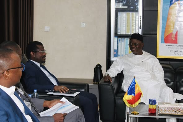 Tchad : Le Ministre de l’Eau et de l’Énergie reçoit la Banque mondiale pour renforcer la coopération hydraulique