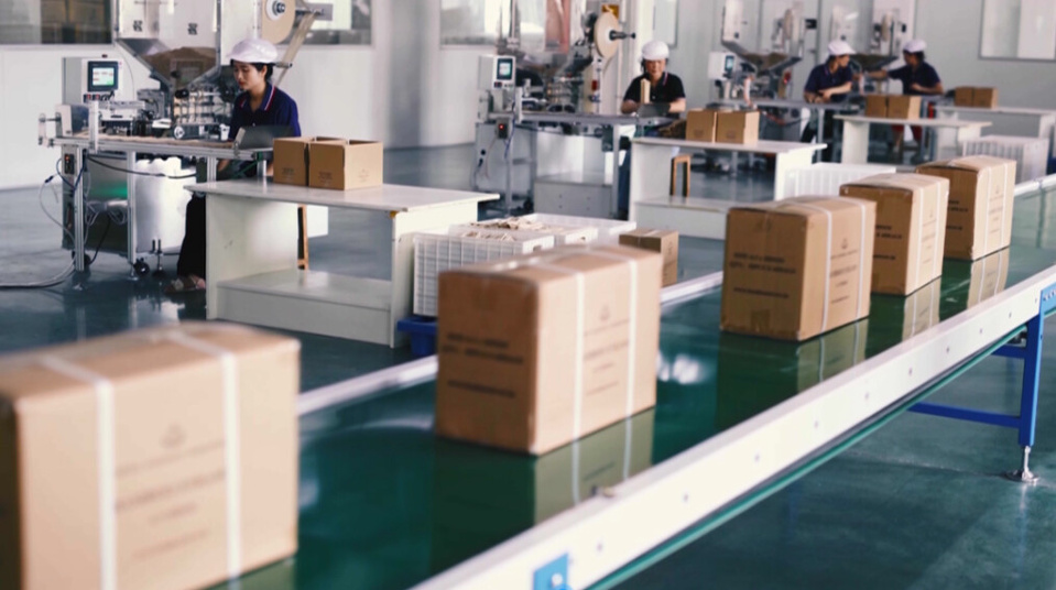 Photo shows a workshop of a bamboo-products company in Chizhou, east China's Anhui province. (Photo from Anhui Daily)