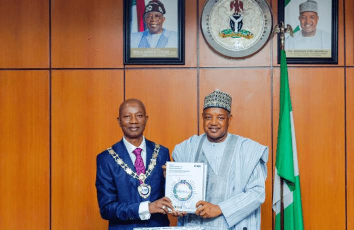 Le ministre du Budget et de la Planification économique, le sénateur Abubakar Bagudu, lors du lancement du programme de développement du quartier « Renewed Hope ». Photo : von.gov.ng