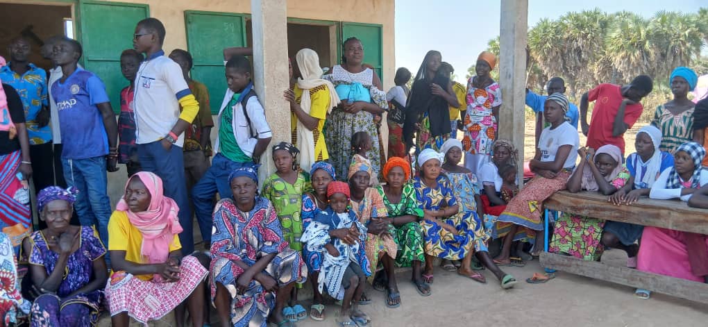 Tchad :  l’ADID prime les 5 meilleurs élèves de chaque classe de l’école officielle de Dray Mbassa