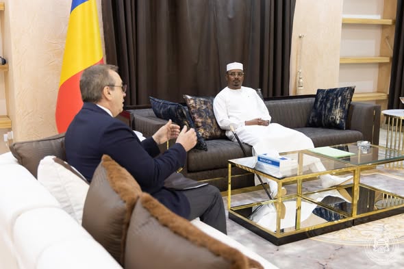 Diplomatie : Le Président Mahamat Idriss Deby Itno invité à Paris par Emmanuel Macron