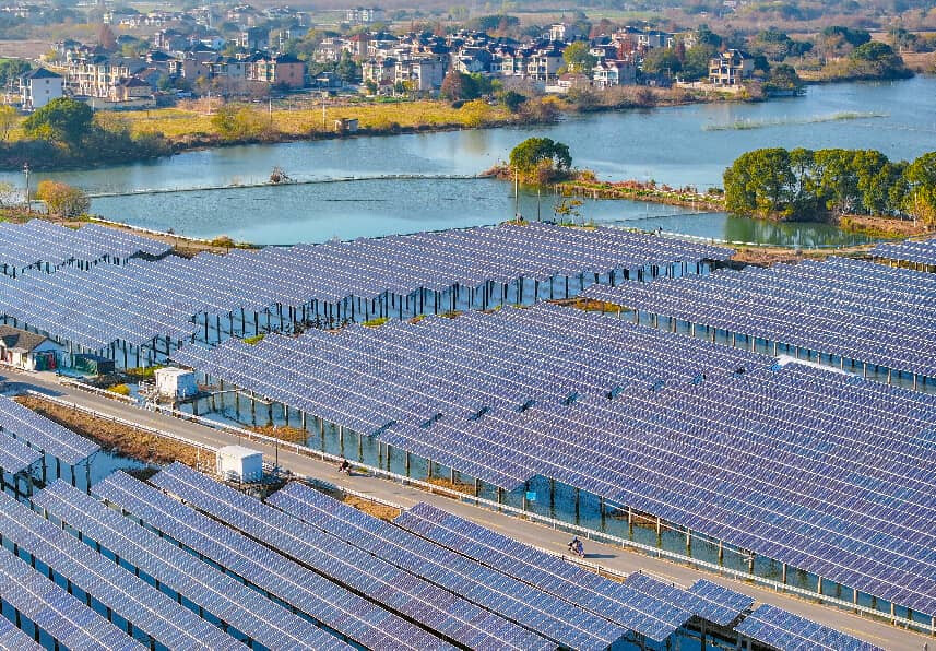 Photo shows a fishery-solar power integration project in Gulong village, Changxing county, Huzhou, east China's Zhejiang province. (Photo/Chen Haiwei)
