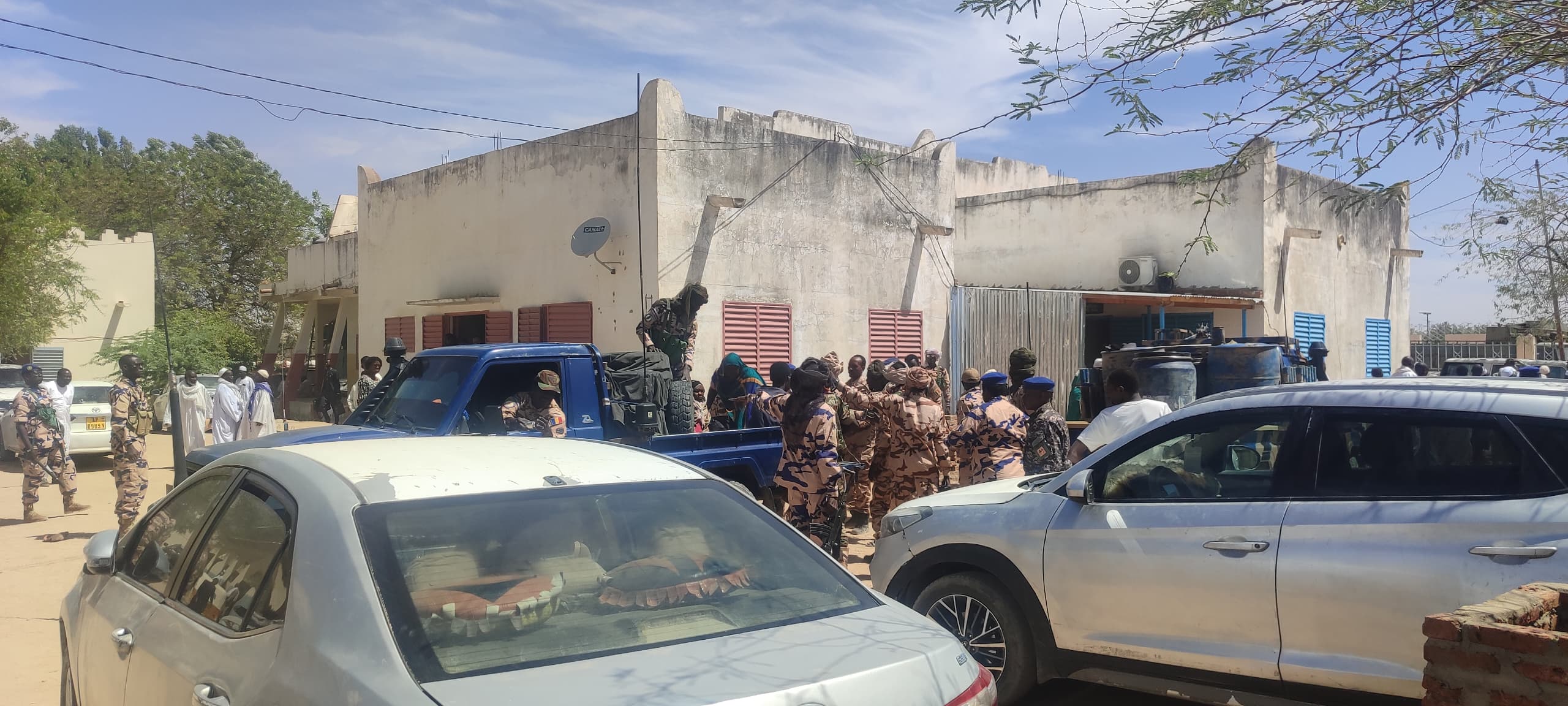 Tchad : tensions au palais de justice après la libération d’un véhicule lié à une fusillade à Abéché