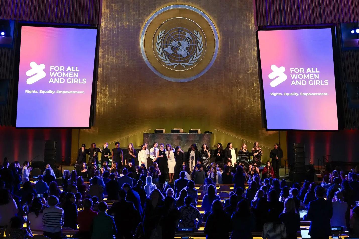 Vue d'ensemble de la salle de l'Assemblée générale des Nations Unies lors d'une manifestation organisée à l'occasion de la Journée internationale des femmes. Photo : unwomen.org