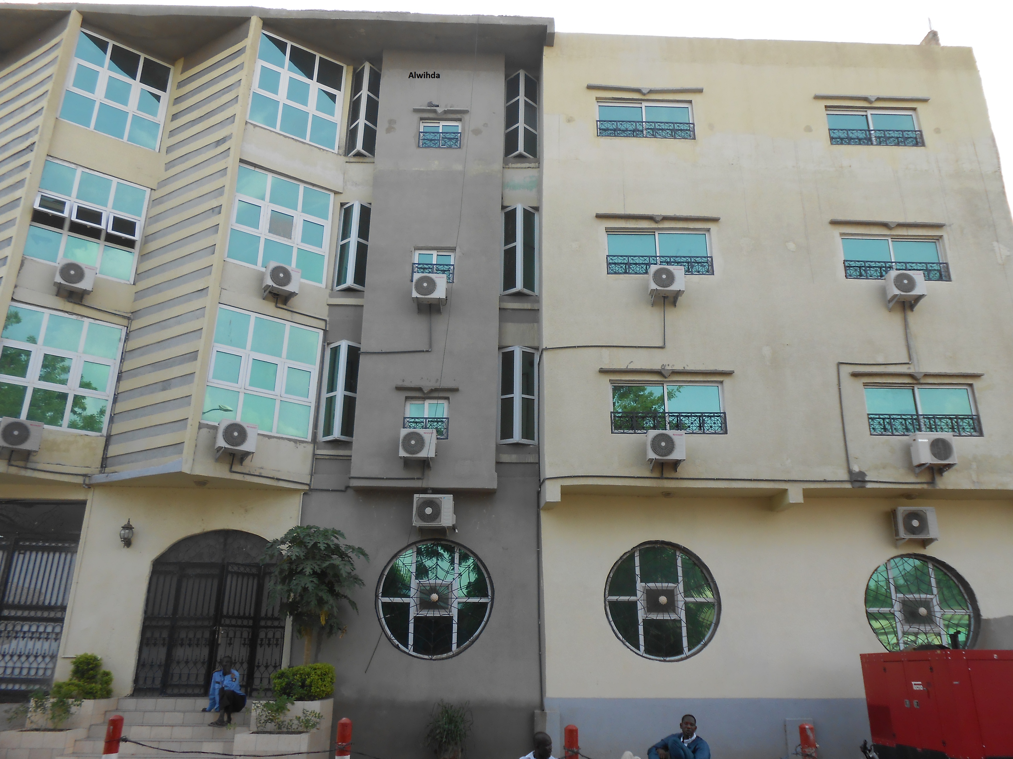 Tchad: A louer/Vendre : Nouveau complexe moderne de trois étages