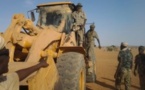 Mali : Les tchadiens transforment une pelleteuse en démineur !