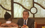 Chine : le ministre des étrangères rencontre les diplomates africains pour célébrer la Journée de l'Afrique