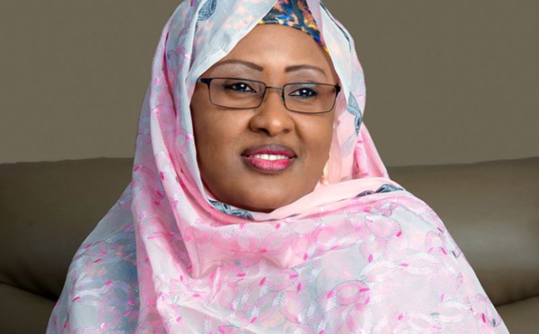 La Première Dame du Nigeria arrive à Londres au chevet de son mari