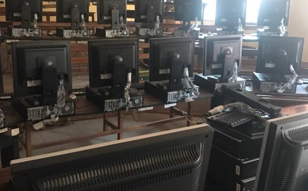 Cameroun:ALUMNI au chevet des élèves et enseignants du lycée de Mballa2