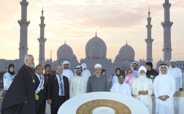 Saif bin Zayed assiste à l'approbation de la Déclaration d'Abou Dhabi par les leaders religieux à Wahat Al Karama