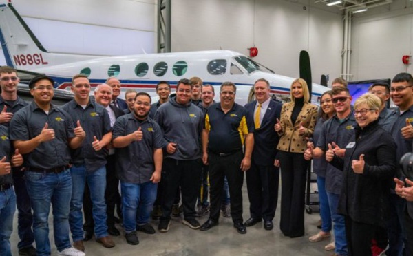 Pompeo : la formation professionnelle nous rend « forts chez nous et à l’étranger »