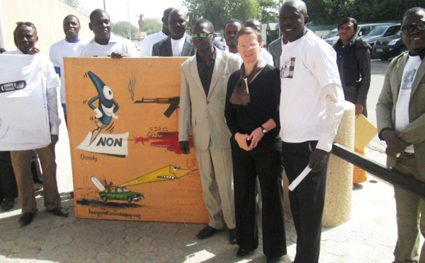 Tchad/Charlie Hebdo : Les journalistes remettent une pétition à l'Ambassade de France