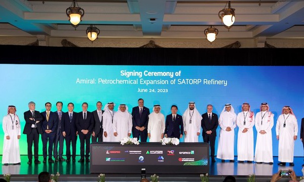 Aramco et TotalEnergies attribuent 11 milliards de dollars de contrats pour le projet Amiral en Arabie Saoudite