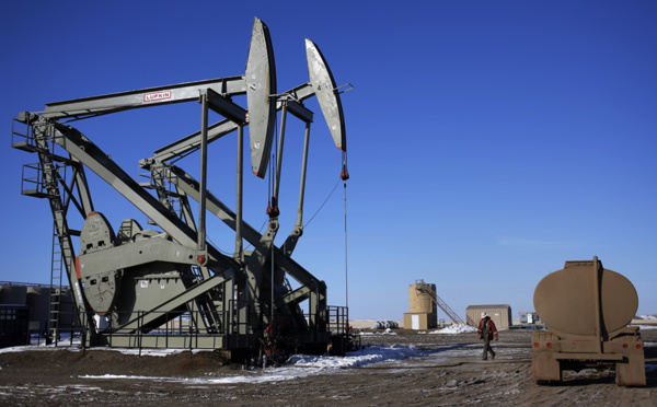 Le pétrole baisse nettement, les inquiétudes s'attisant sur l'offre
