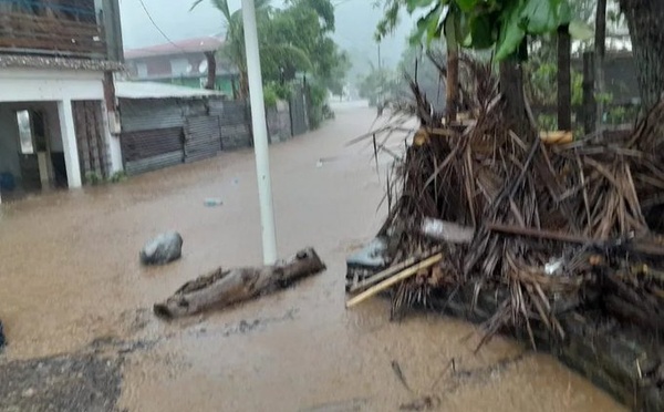 Mayotte sous la menace : Alerte rouge cyclonique maintenue