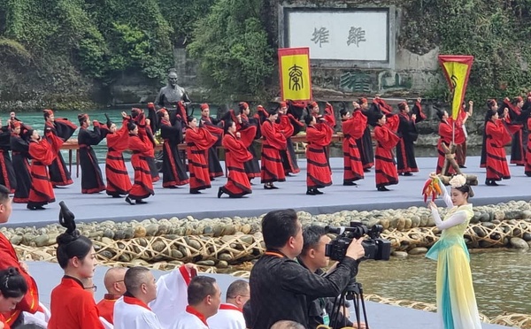 Chine : Le festival de libération des eaux de Dujiangyan, une célébration millénaire