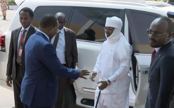 Le président tchadien se rend à Abu Dhabi sur invitation de son homologue émirati