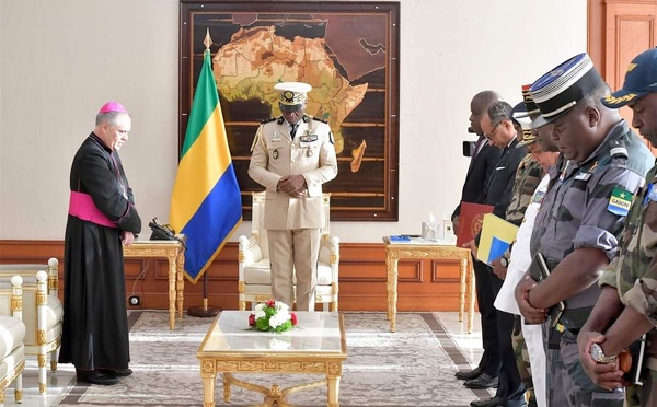 Hommage du Président du Gabon Oligui Nguema au Pape François