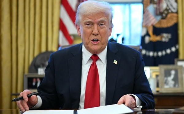 Trump signe un décret pour promouvoir l’exportation des technologies américaines en IA