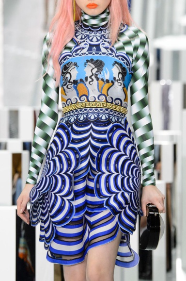 Disposition particulière des figures féminines. Disposition particulière des figures féminines.