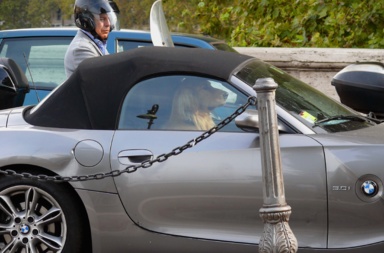 Manquent le portable et la ceinture, je crois.... Manquent le portable et la ceinture, je crois....