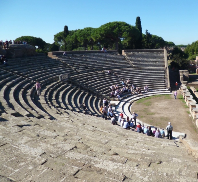 Les élèves sont toujours émerveillés par cette architecture des théâtres antiques.