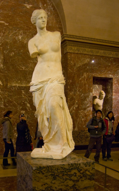 Ah! Ce glissement du drapé sur les hanches!... Ah! Ce glissement du drapé sur les hanches!...