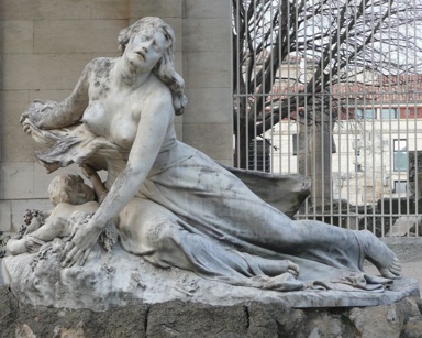 Arles, marbre de 1897 d'Hippolyte Lefebvre.