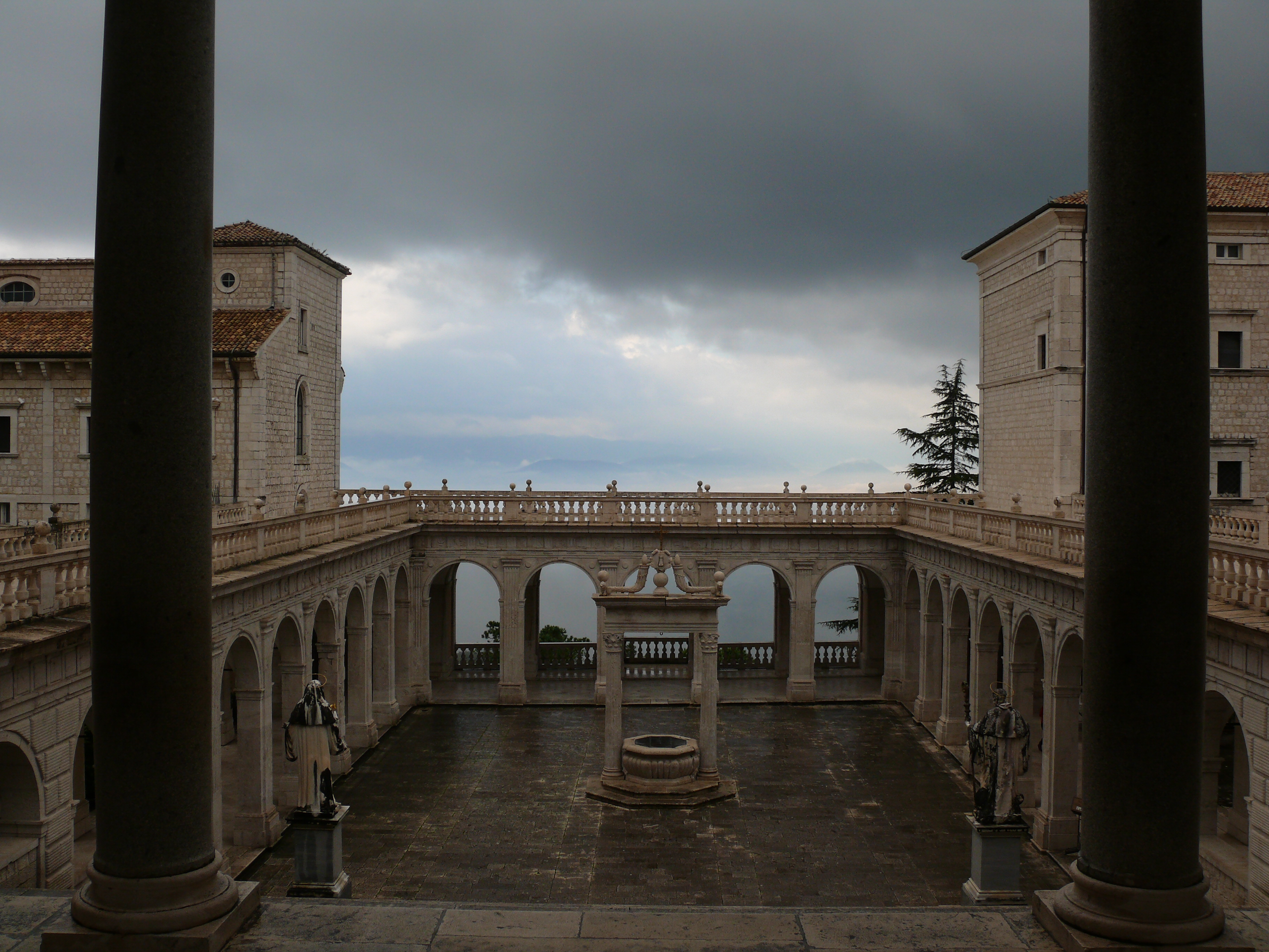 Un ciel bas et lourd Un ciel bas et lourd