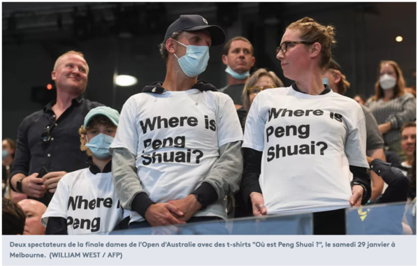Finale de l'Open australien : les T-Shirts bien en vue... ( sauf à la TV ) Finale de l'Open australien : les T-Shirts bien en vue... ( sauf à la TV )