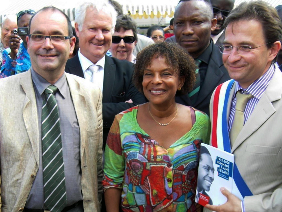 J'ai voté pour Christiane Taubira et fait campagne pour elle et le PRG en 2002. Je ne le regrette pas. Mais que faire en 2022 ? Sur la photo, Didi Boketsu (PRG) Michel Champredon (PRG, maire d'Evreux) et Didi Boketsu, à Evreux, pour un hommage à Aimé Césaire