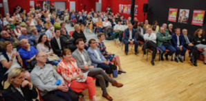 Une grande soirée dans une salle trop petite pour Une grande soirée dans une salle trop petite pour