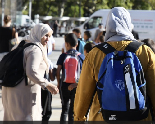 Faut-il interdire la présence de mamans voilées lors des sorties scolaires ? Faut-il interdire la présence de mamans voilées lors des sorties scolaires ?